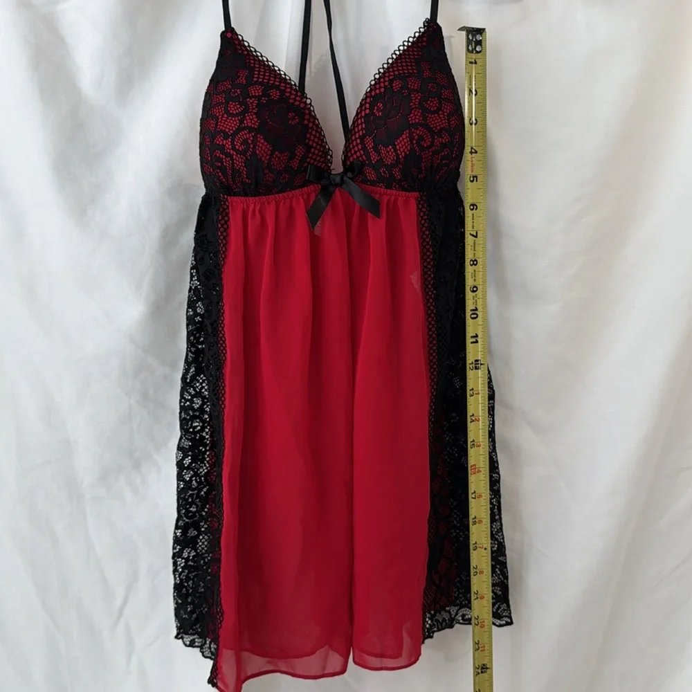 Linea Donatella Lace babydoll chemise nightgown. Poly blend. Red/black. S.